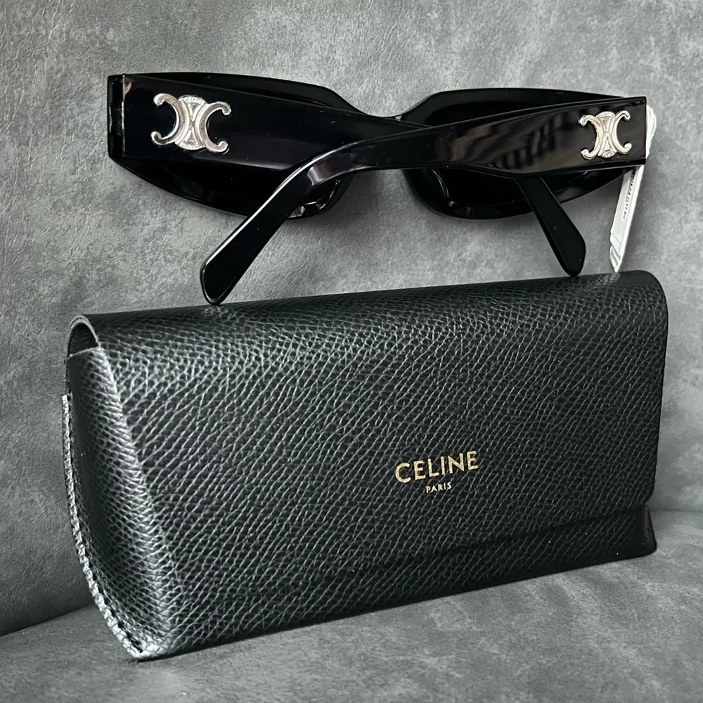 CELINE Triomphe Grey Cat Eye Ladies Sunglasses
CL40269U 01A 54 Black Silver NWT - Picture 9 of 12